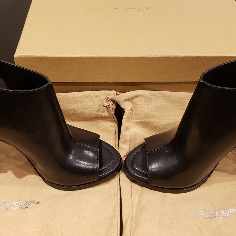 Michael Kors Collection Hi-Heel Leather Sandal NWT - Picture 3 of 8